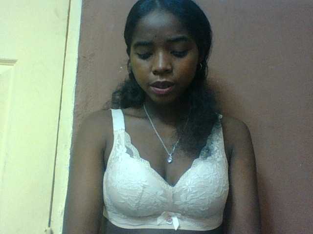 Luciah1 live webcam show