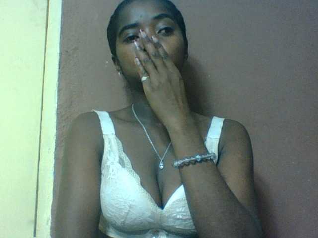 Luciah1 live cam on BongaCams