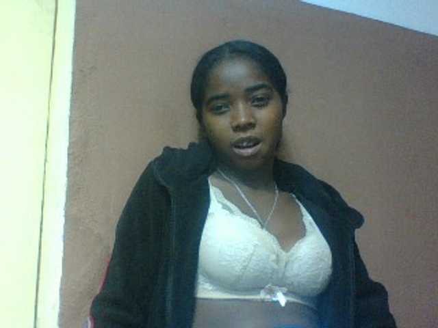 Luciah1 live cam on BongaCams