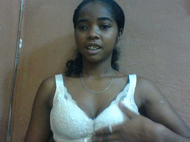 Luciah1 live cam on BongaCams