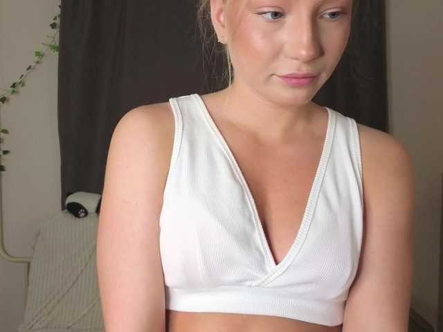 YourLittleBong live cam on BongaCams