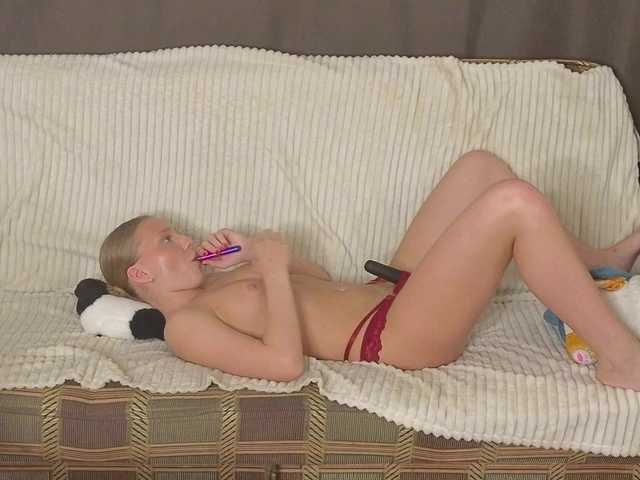 YourLittleBong live cam on BongaCams