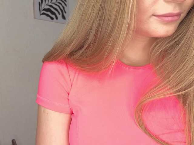 YourLittleBong live cam on BongaCams