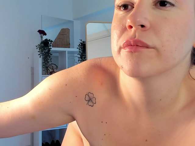 Glubokaya-Glotka2000 live cam on BongaCams