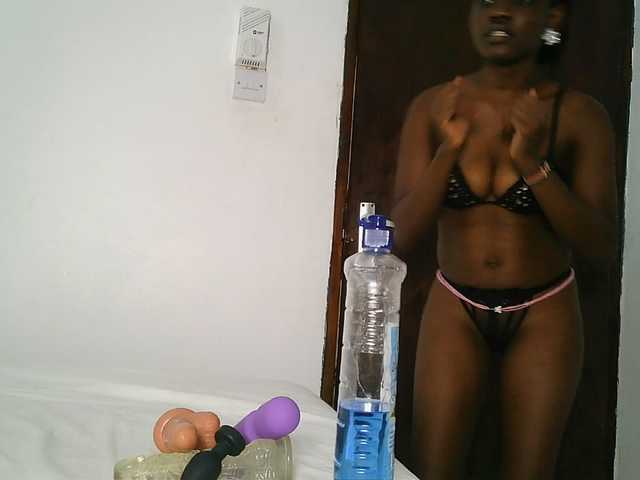 SexxyCamilla live webcam show