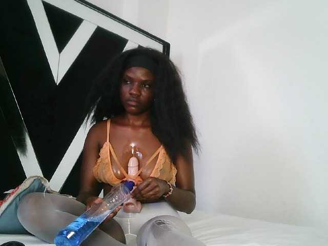 SexxyCamilla live cam on BongaCams