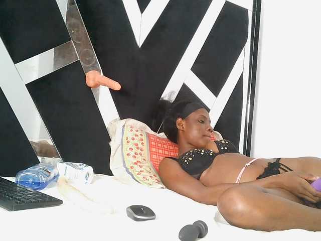 SexxyCamilla live webcam show