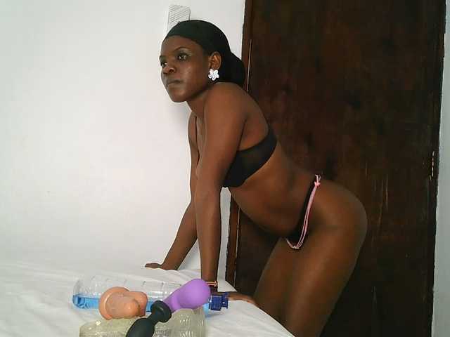 SexxyCamilla live webcam show