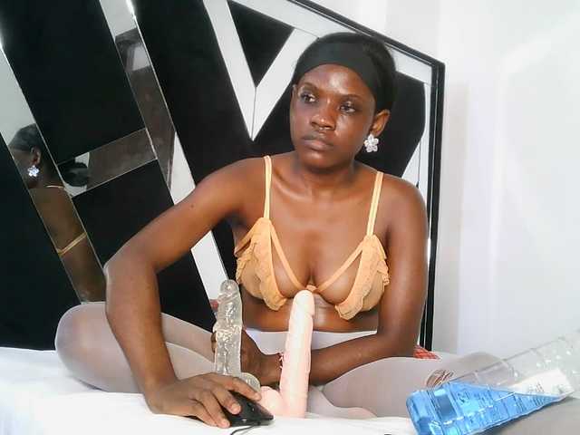 SexxyCamilla live cam on BongaCams