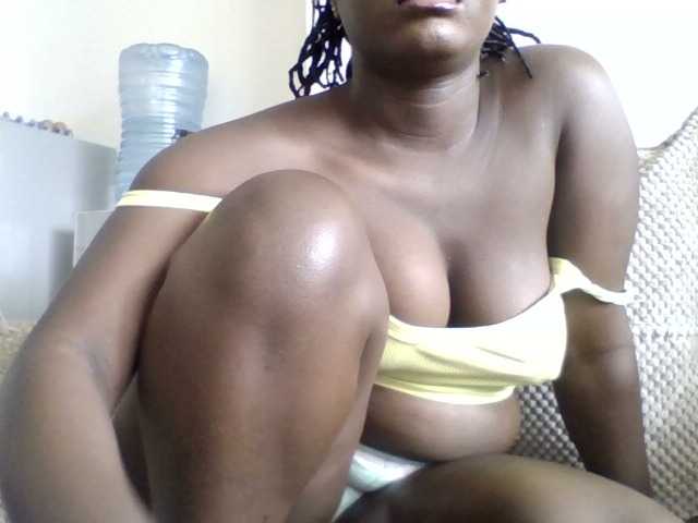 coco-curves live webcam show