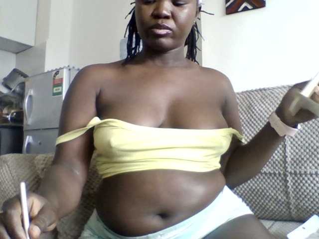 coco-curves live webcam show