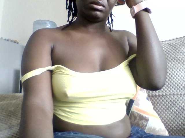 coco-curves live webcam show