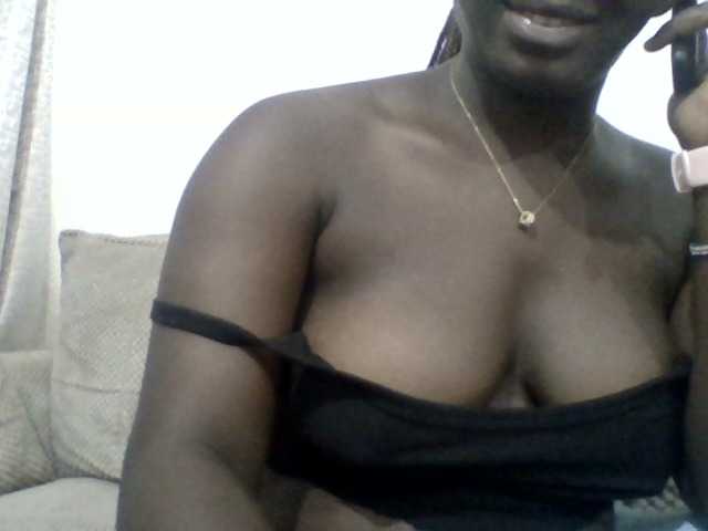 coco-curves webcam bongacams model stream image