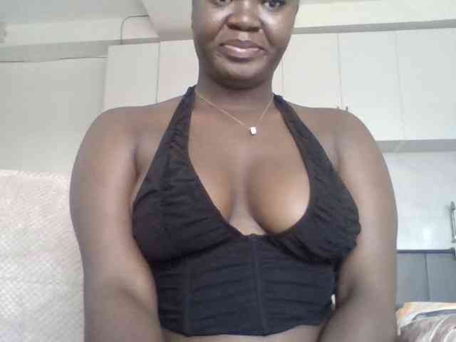 coco-curves Live Webcam on BongaCams
