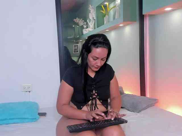 Victoria_Steele webcam