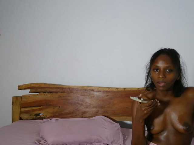 Glorybunny live cam on BongaCams