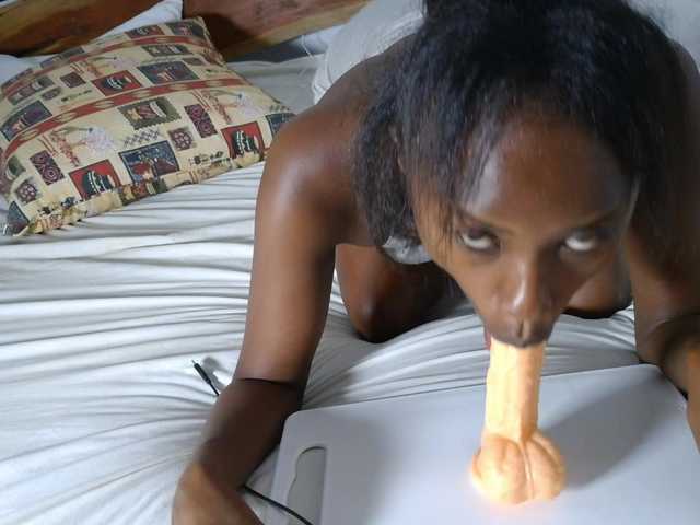 Glorybunny live cam on BongaCams