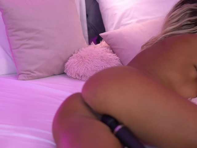 CellineHudson live cam on BongaCams