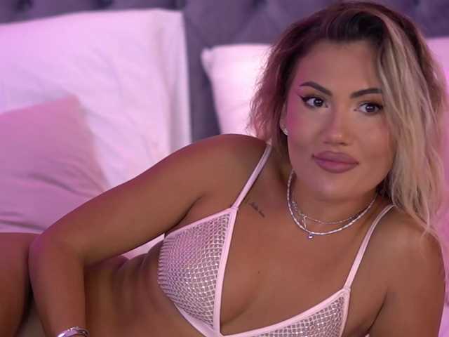CellineHudson live cam on BongaCams