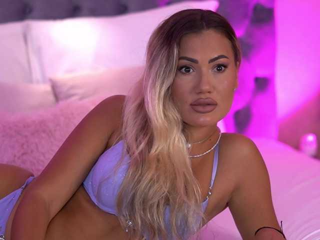 CellineHudson live cam on BongaCams