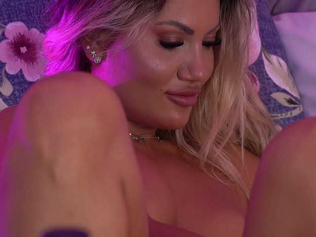 CellineHudson live cam on BongaCams