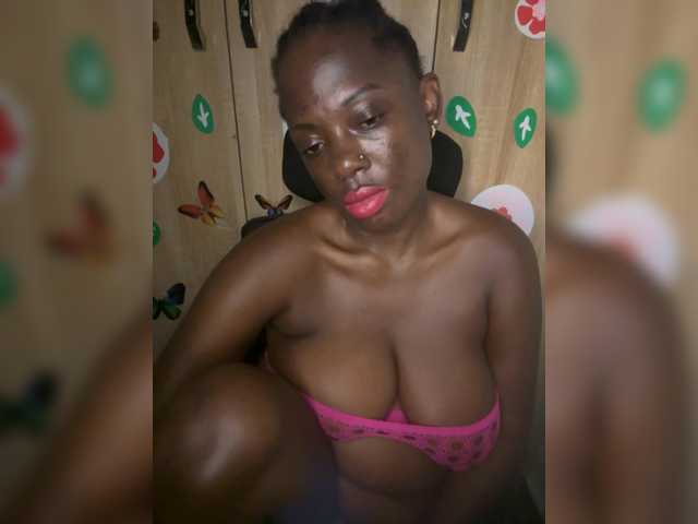 CharmingAura2 live cam on BongaCams