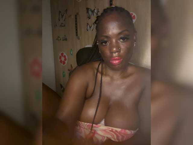 CharmingAura2 live cam on BongaCams