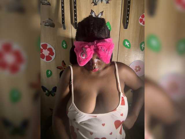 CharmingAura2 live cam on BongaCams