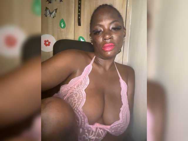 CharmingAura2 live cam on BongaCams