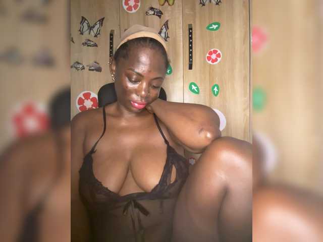 CharmingAura2 live webcam show