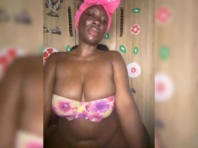 CharmingAura2 live webcam show