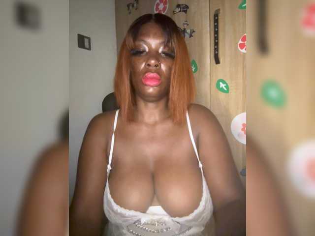 CharmingAura2 live cam on BongaCams