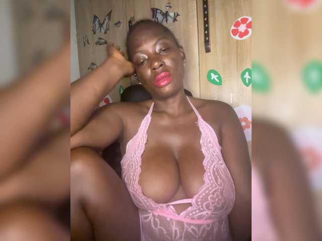 Charmingaura2 live cam