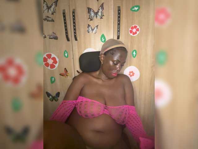 CharmingAura2 live webcam show