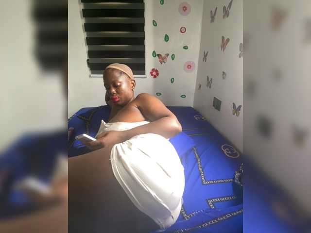 CharmingAura2 live webcam show