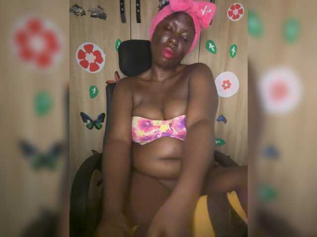 CharmingAura2 live webcam show