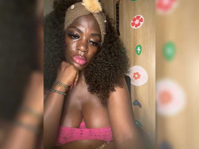 CharmingAura2 live cam on BongaCams