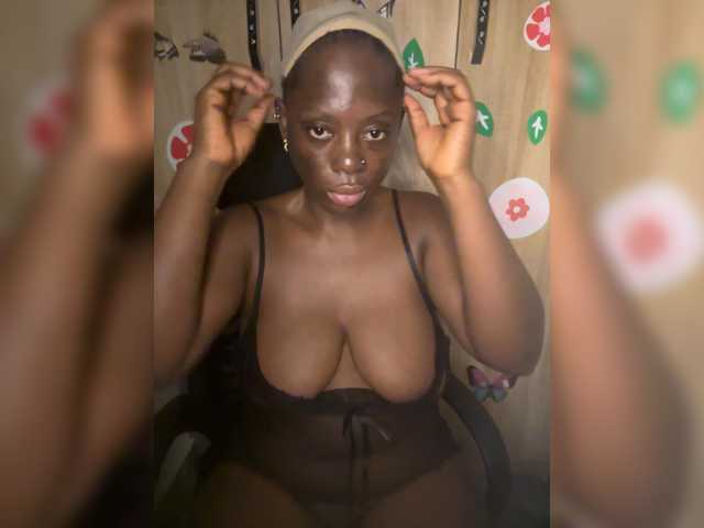 CharmingAura2 live cam on BongaCams