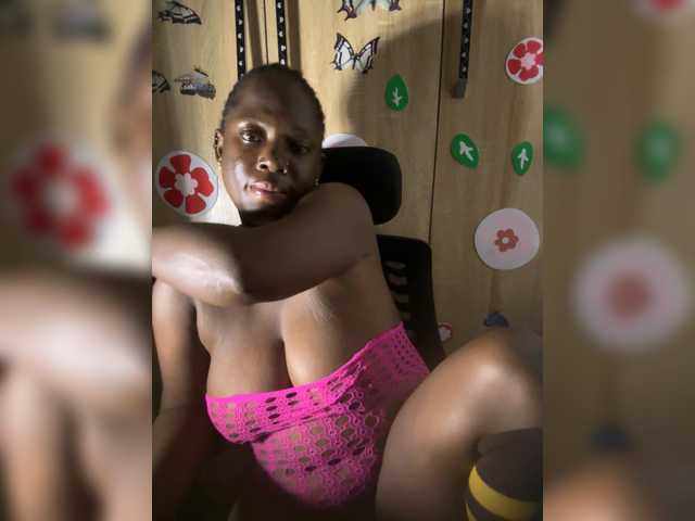 CharmingAura2 live cam on BongaCams