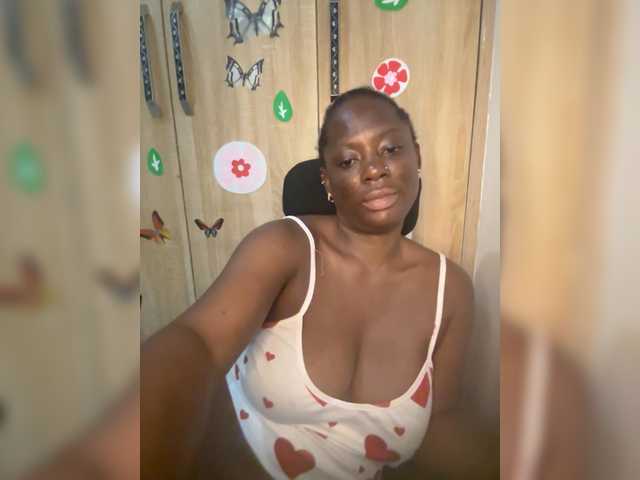 CharmingAura2 live cam on BongaCams