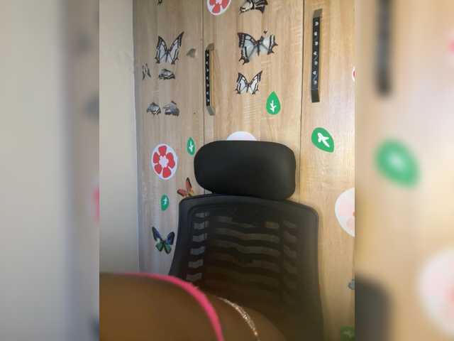 CharmingAura2 live cam preview