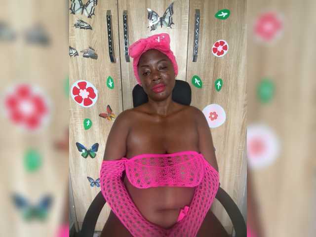 CharmingAura2 live cam on BongaCams