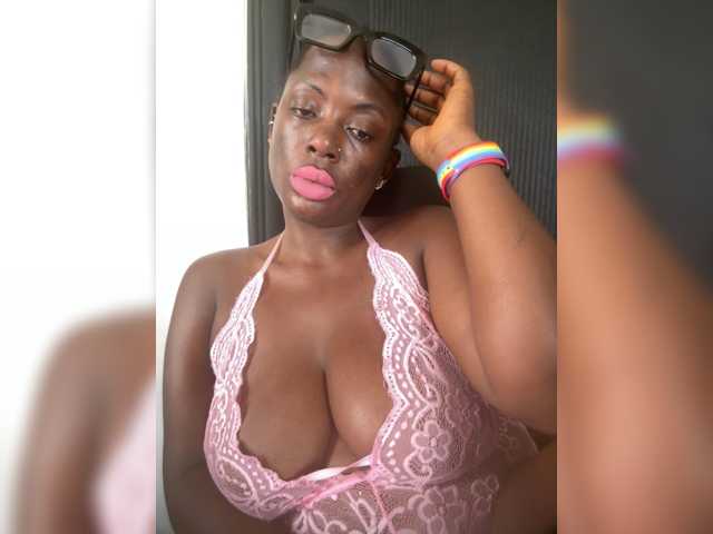 CharmingAura2 live cam on BongaCams