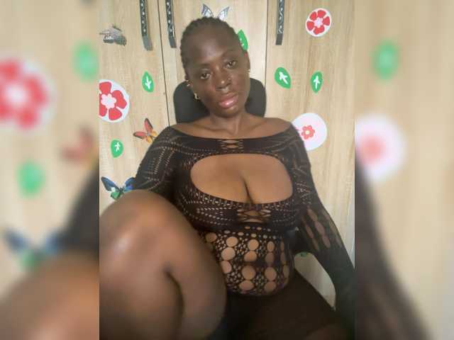 CharmingAura2 live cam on BongaCams