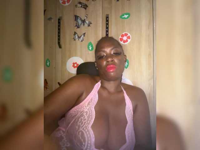 CharmingAura2 live cam on BongaCams