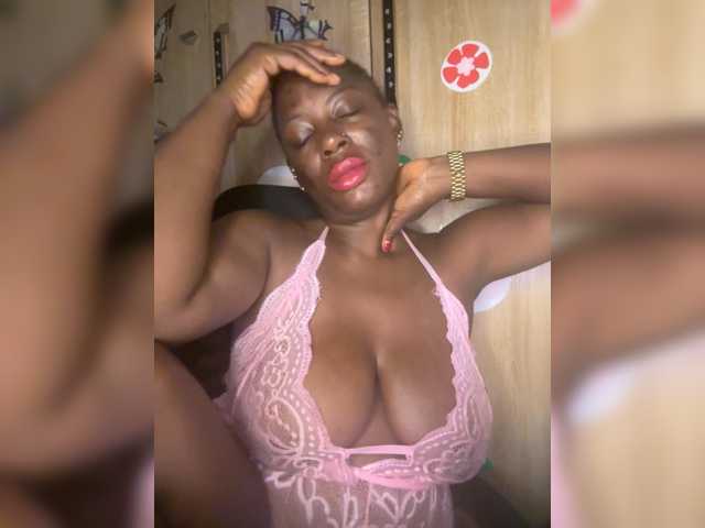 CharmingAura2 live cam on BongaCams
