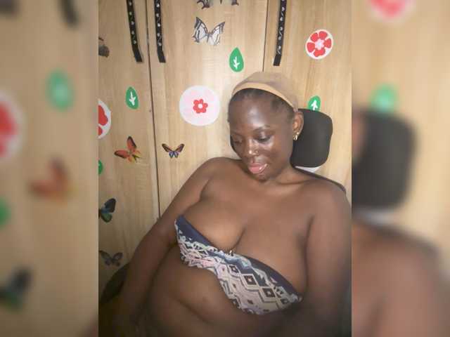 CharmingAura2 live cam on BongaCams