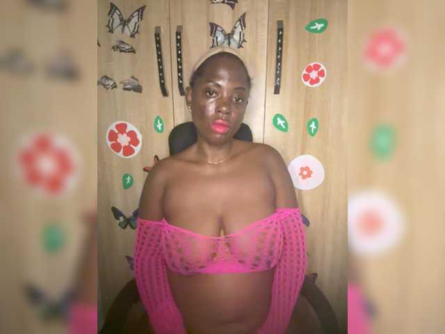 CharmingAura2 live cam on BongaCams