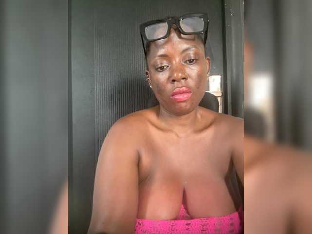 CharmingAura2 live cam on BongaCams