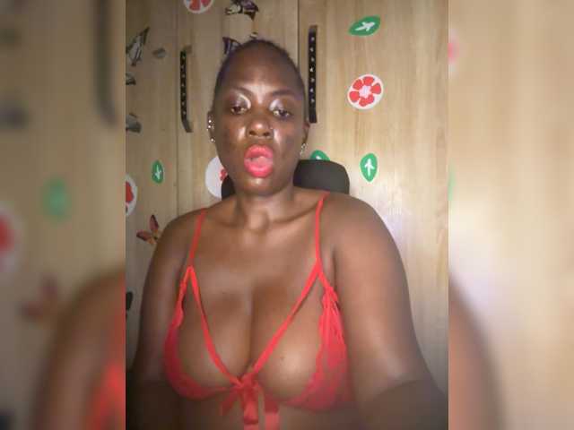 le modèle CharmingAura2 est en webcam porno dans un show sur le site bongacams, il possède les tags suivants: Ebony,Redhead,Trimmed
